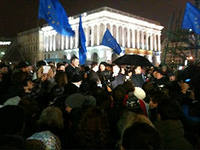 Похоже, до Нового года Евромайдан никуда уходить не собирается. Во всяком случае, об этом уже заявила оппозиция